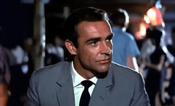 Ator Sean Connery como "James Bond" no filme de 1962